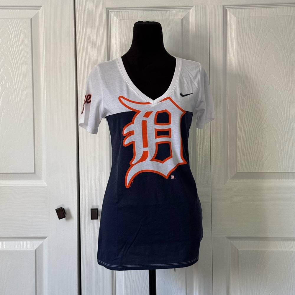 Nike Detroit Tigers V-Neck Athletic Tee